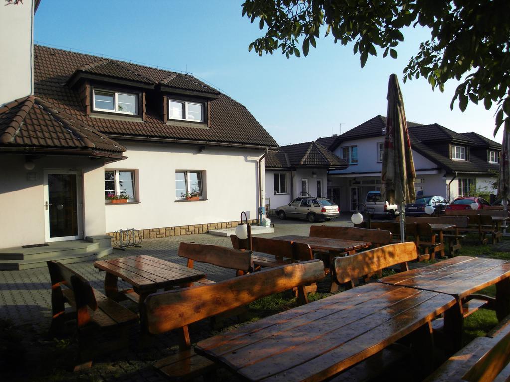 Frenštát pod Radhoštěm Penzion A Restaurace U Veterana المظهر الخارجي الصورة